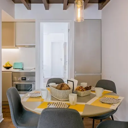 2 Bedroom With Ac Next To Avenida Da Liberdade Appartamento