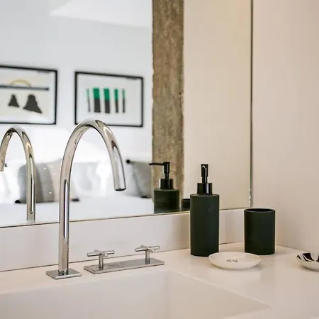 2 Bedroom With Ac Next To Avenida Da Liberdade * Lisbona